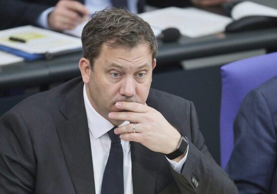 Finanzminister Klingbeil lässt Erhöhung der Mehrwertsteuer offen