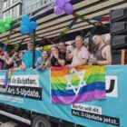 Queerbeauftragte will Kanzler Merz auf CSD-Wagen einladen