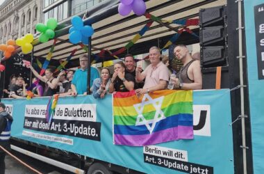 Queerbeauftragte will Kanzler Merz auf CSD-Wagen einladen