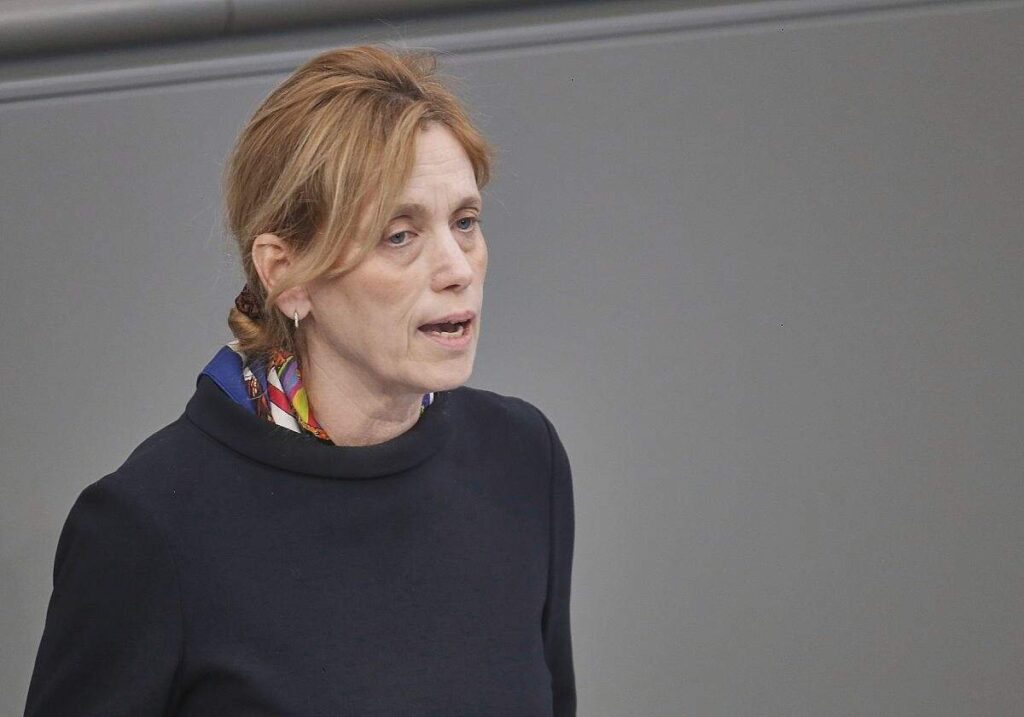 Prien warnt vor Diskriminierung durch KI