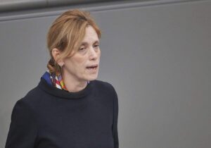 Prien warnt vor Diskriminierung durch KI