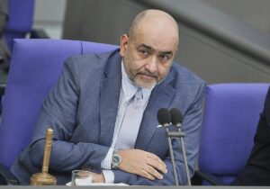 Nouripour fordert Kampf gegen iranische Strukturen in Deutschland