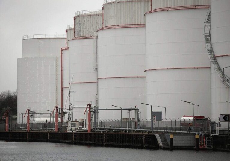 Breite Kritik an US-Freigabe von russischem Öl