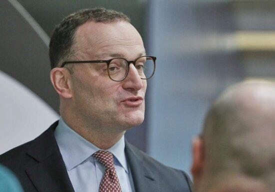 Spahn: Chatgruppe mit AfD im EU-Parlament "muss Konsequenzen haben"
