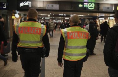 Bundespolizei an Bahnhöfen und Flughäfen in Alarmbereitschaft