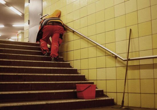 Immer mehr Beschäftigte im Niedriglohnsektor armutsgefährdet