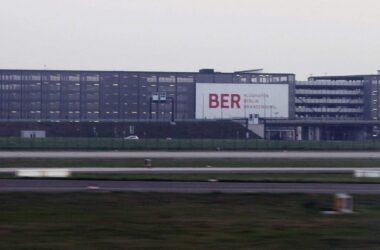 Warnstreik: Flughafen BER stellt am Mittwoch Flugverkehr ein