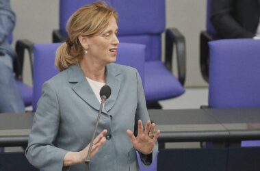 Prien plant umfassende Reform der Kinder- und Jugendhilfe