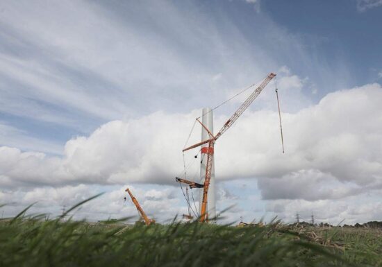 Umweltminister drängt auf weiteren Ausbau von Erneuerbaren