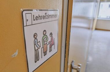 Ökonomen und Politiker wollen weniger Verbeamtungen von Lehrern