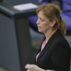 Prien verteidigt Umbau von "Demokratie leben"-Programm