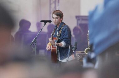 Clueso auf Platz eins der Album-Charts