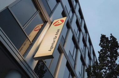 Arbeitslosenzahl bleibt über Drei-Millionen-Marke