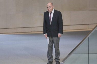 Gysi fürchtet Schaden für die Linke durch Antisemitismus-Streit