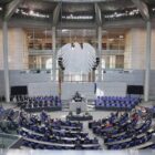 Bundestag stimmt für Aufnahme des Wolfs ins Jagdrecht