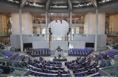 Bundestag stimmt für Aufnahme des Wolfs ins Jagdrecht