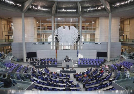 Bundestag stimmt für Aufnahme des Wolfs ins Jagdrecht