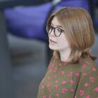 Grüne kritisieren Prien für "Demokratie leben"-Reform scharf