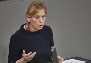 Prien zeigt Sympathie für Frauenstreik