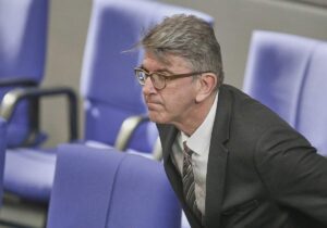 Weimer verteidigt Vorgehen bei Buchhandlungspreis