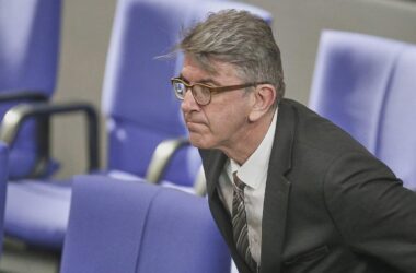 Weimer verteidigt Vorgehen bei Buchhandlungspreis