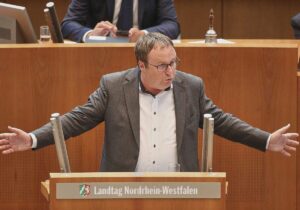 NRW-Verkehrsminister bei Infrastruktur-Gesetz gegen Parteilinie