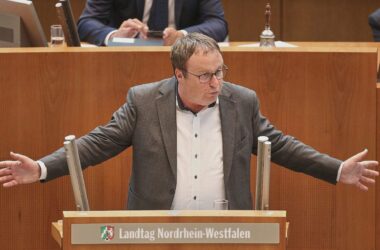 NRW-Verkehrsminister bei Infrastruktur-Gesetz gegen Parteilinie