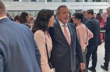 Schröder ruft SPD zu "neuer Agenda-Politik" auf