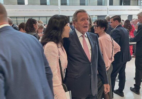 Schröder ruft SPD zu "neuer Agenda-Politik" auf