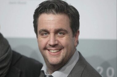 Bastian Pastewka stolpert bei Krimi-Podcast über Rollenbilder