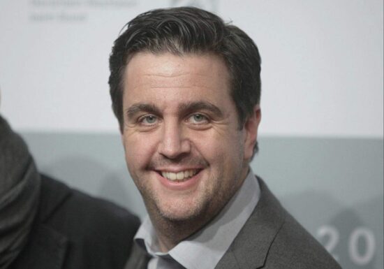 Bastian Pastewka stolpert bei Krimi-Podcast über Rollenbilder