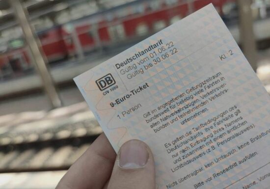 Linke fordert Wiedereinführung des 9-Euro-Tickets