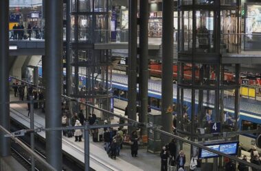 Viele Urlauber nehmen Ostern den Zug statt des Autos