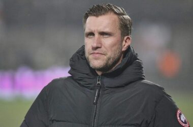 Krösche weist Spekulationen über Eintracht-Abgang zurück