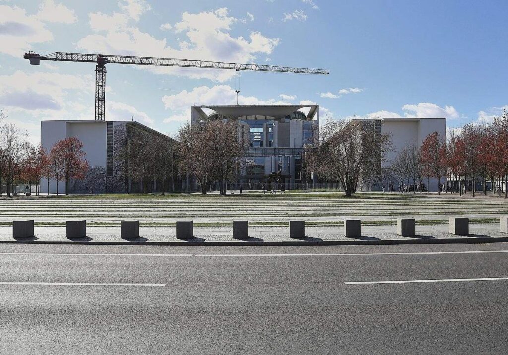 DGB ruft Merz zu Benzingipfel mit Ölkonzernen auf