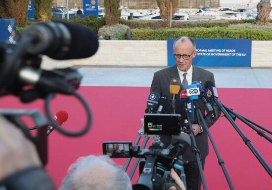 Merz begrüßt Freigabe von Darlehen für Ukraine