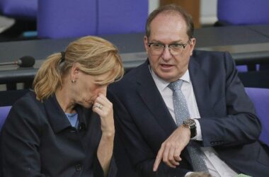 Dobrindt und Prien laden zu Krisentreffen über "Demokratie leben"