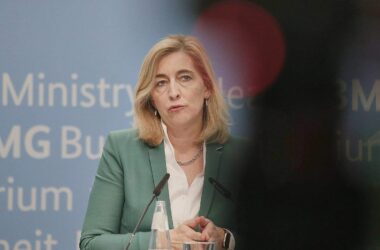 Warken stellt sinkende Krankenkassenbeiträge in Aussicht