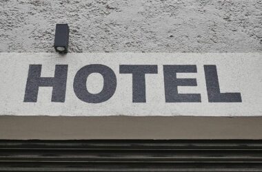 Gastgewerbeumsatz stagniert im Februar
