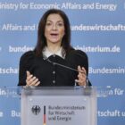 Reiche macht Druck bei Sozialreformen