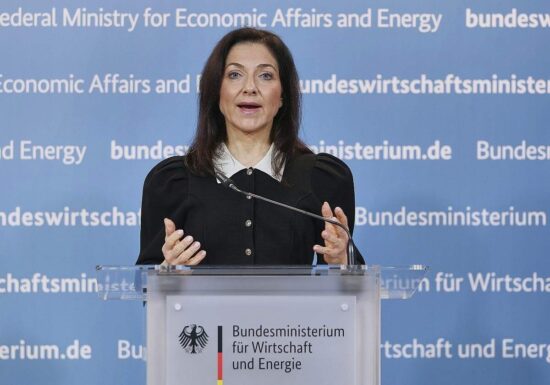 Reiche macht Druck bei Sozialreformen