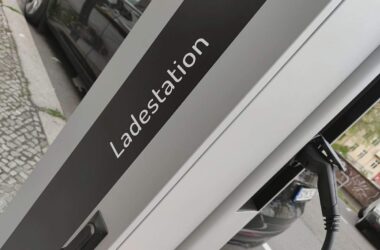 Verkehrsministerium fördert Ladestationen in Mehrparteienhäusern