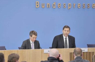 Klingbeil glaubt an Schuldenabbau - irgendwann