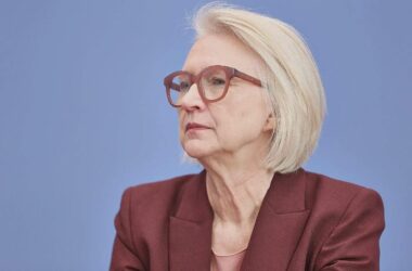 Schnitzer rechnet mit niedrigeren Spritpreisen in einigen Tagen