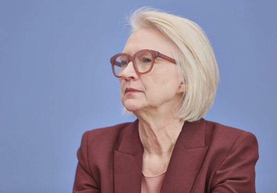 Schnitzer rechnet mit niedrigeren Spritpreisen in einigen Tagen