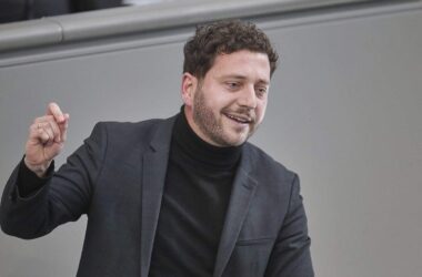 Banaszak fordert Tempolimit statt höherer Pendlerpauschale