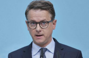 CDU-Generalsekretär fordert Abschaffung der meisten Krankenkassen