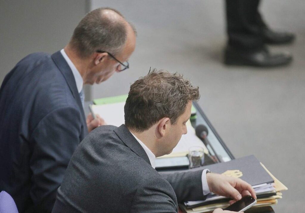 Neue Umfrage: Merz und Schwarz-Rot unbeliebt wie nie