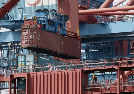 Deutsche Exporte legen im Februar zu