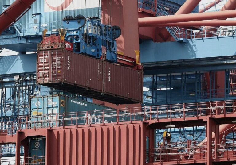 Deutsche Exporte legen im Februar zu